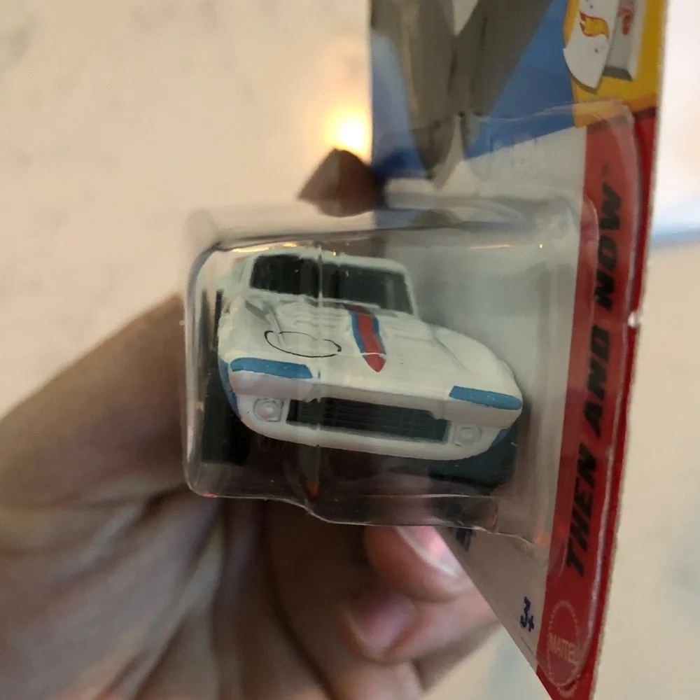 Mattel Hot Wheels Corvette Grand Sport - White and Blue